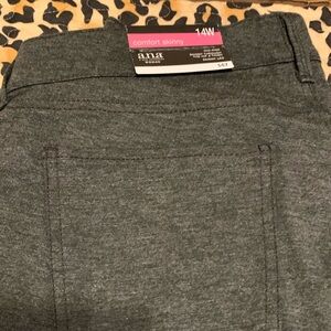 NWTa.n.a WM size 14W mid-rise skinny through the hip and thigh skinny leg.. gray